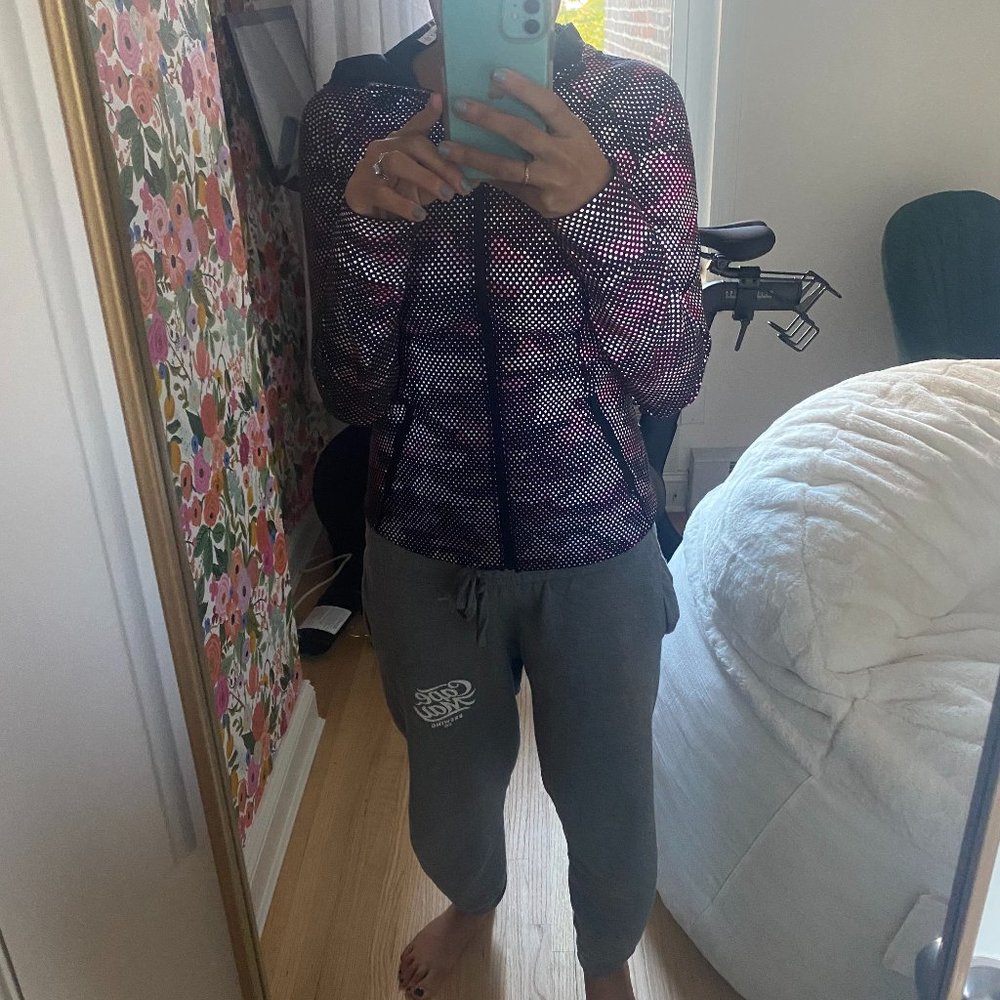 LULULEMON SEAWHEEZE 2020 MIST OVER WINDBREAKER REFLECTIVE HIGH TIMES CAMO SIZE 4